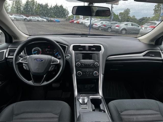 2017 ford fusion se