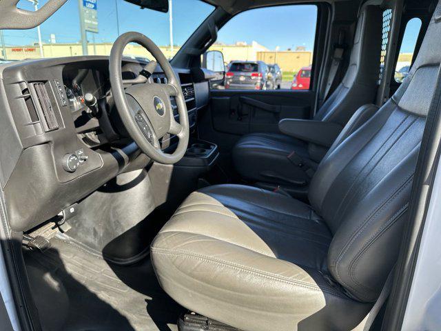 2022 chevrolet express 2500 rwd 2500 regular wheelbase wt
