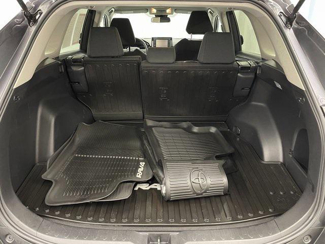 2021 toyota rav4 le