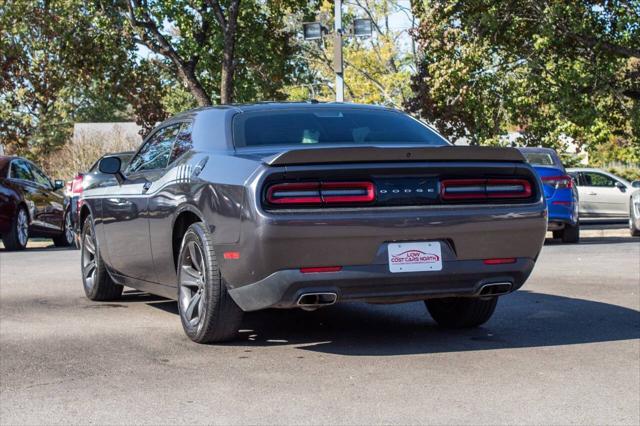 2018 dodge challenger sxt
