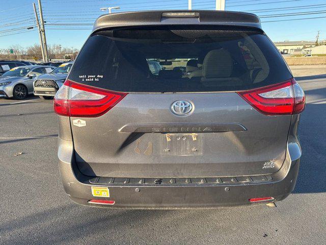 2016 toyota sienna limited