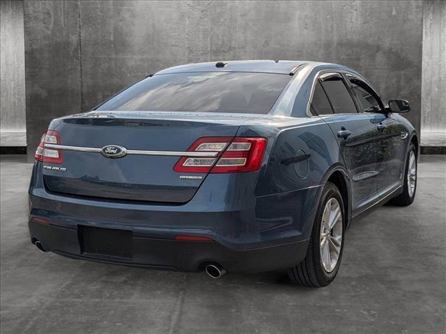 2018 ford taurus se