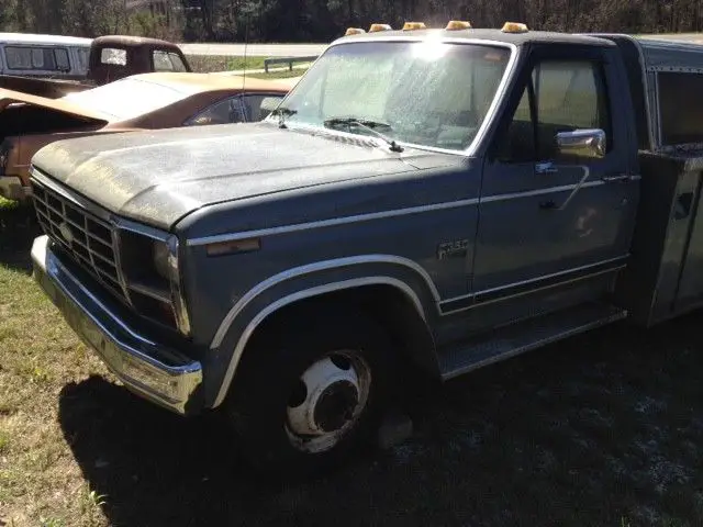 1982 f350 2wd 6.6l gas w/ nice tool body