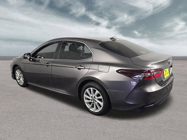 2021 toyota camry le