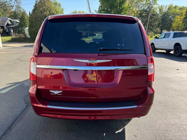 2016 chrysler town & country lx