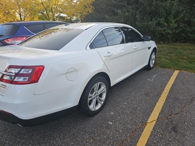 2016 ford taurus sel