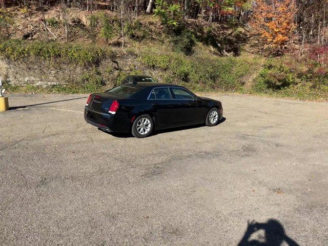 2022 chrysler 300 touring