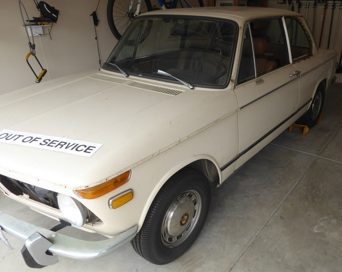 1971 bmw 2002 non-running project car with spare parts