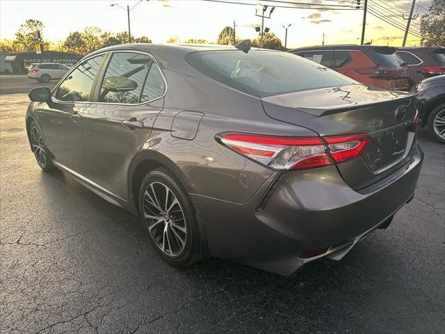 2020 toyota camry se