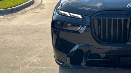2025 BMW X7 m60i