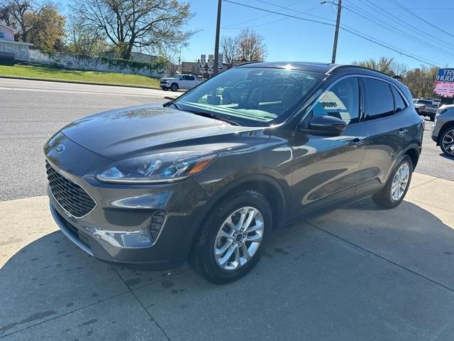2020 ford escape se