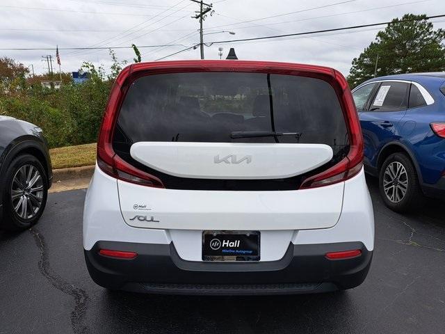 2022 kia soul lx