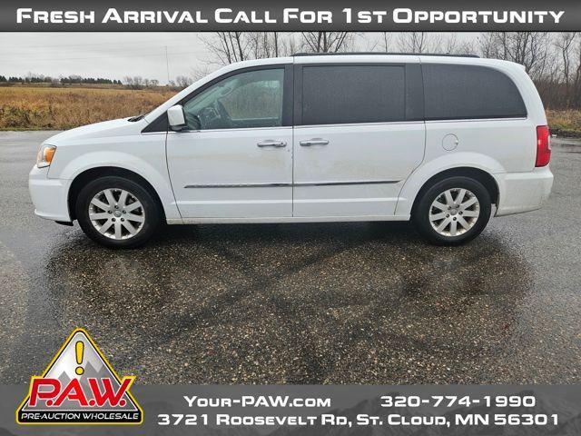 2016 chrysler town & country touring
