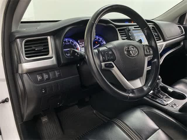2018 toyota highlander se