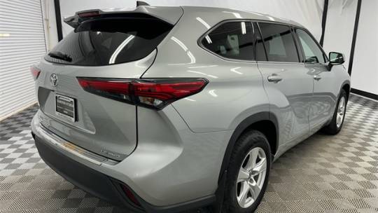 2022 toyota highlander le