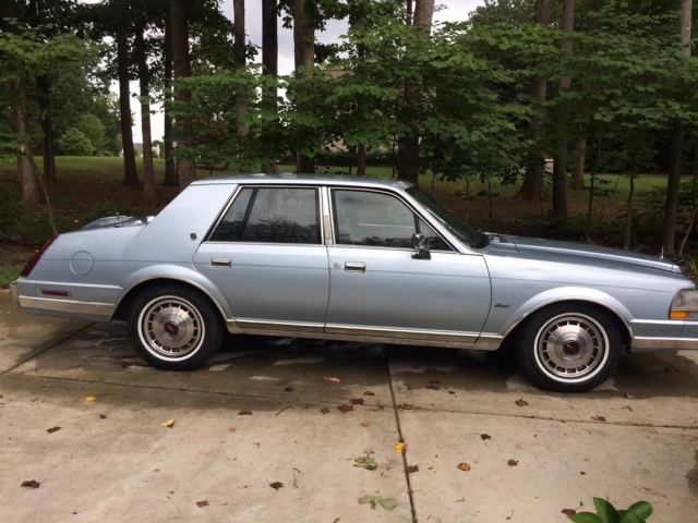 1987 lincoln continental - low miles - very good condition