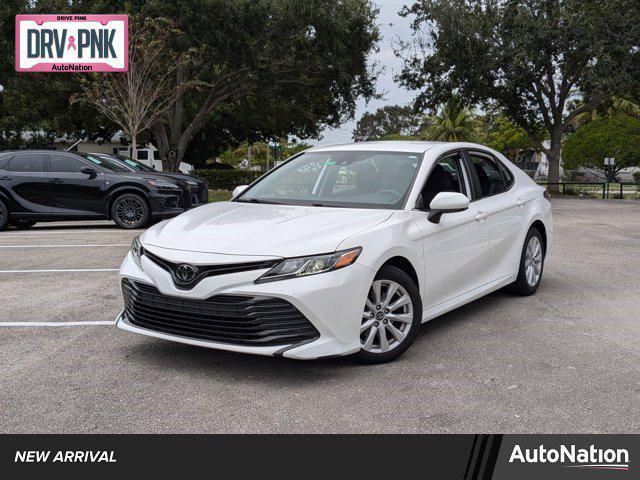 2019 toyota camry le