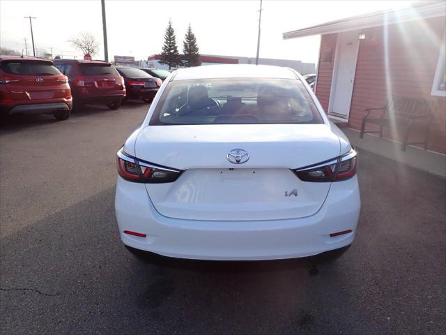 2017 toyota yaris ia base