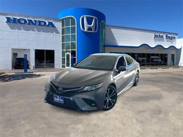 2020 toyota camry se