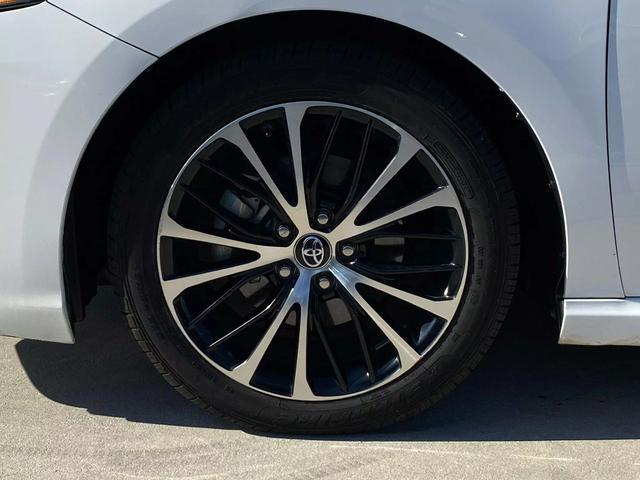 2019 toyota camry le