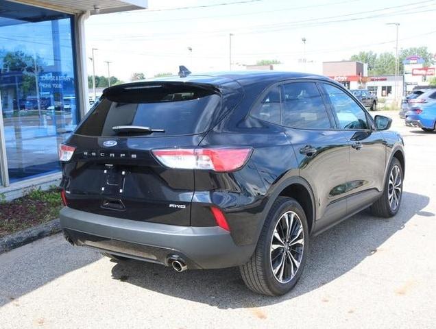 2022 ford escape se
