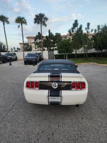 2007 ford mustang deluxe