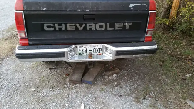 1990 "5-speed" chevy s10 pickup truck. ***needs an engine***