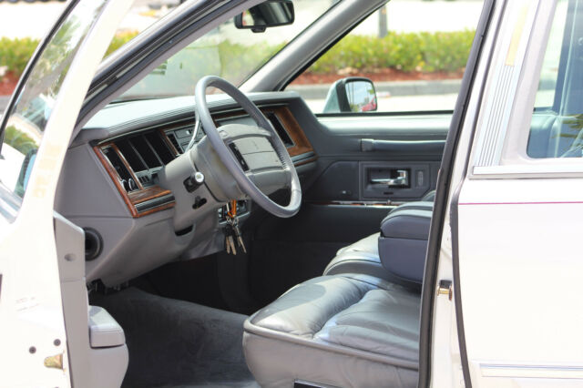lincoln town car cartier designer
