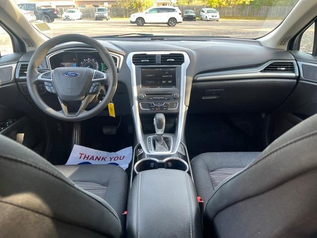 2016 ford fusion se