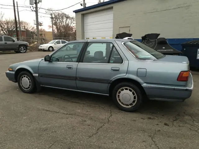 used blue 1989 honda accord lxi 4 door sedan; 120hp 2.0l engine; hertz speakers