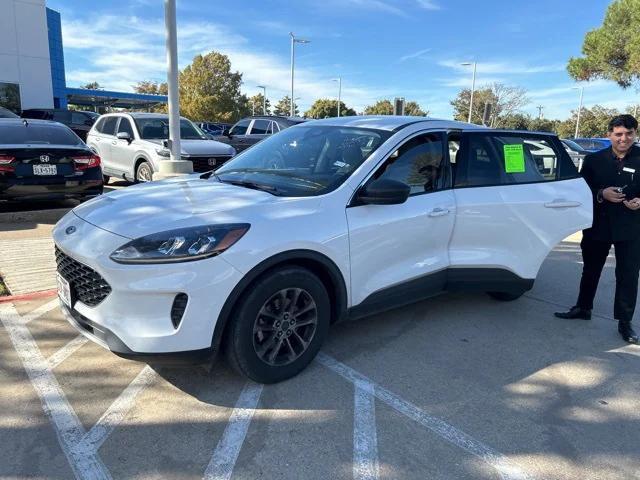 2022 ford escape se
