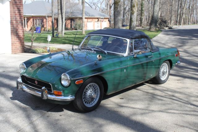 mgb 1971 roadster - $9200