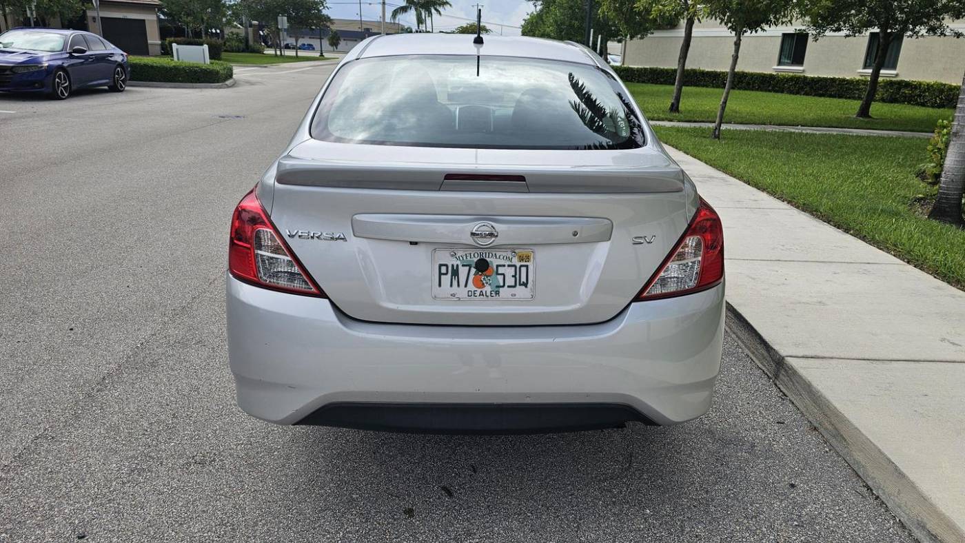 2019 nissan versa sv