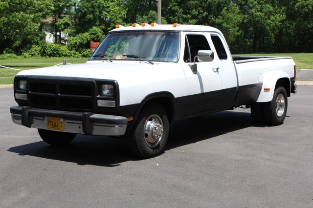 1993 dodge dually d-350 extra cab le. pickup , long bed ,cummins 12 valve diesel
