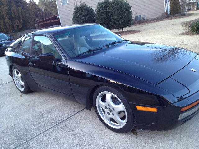 1987 porsche 944 base coupe 2-door 2.5l black w/ tan interior