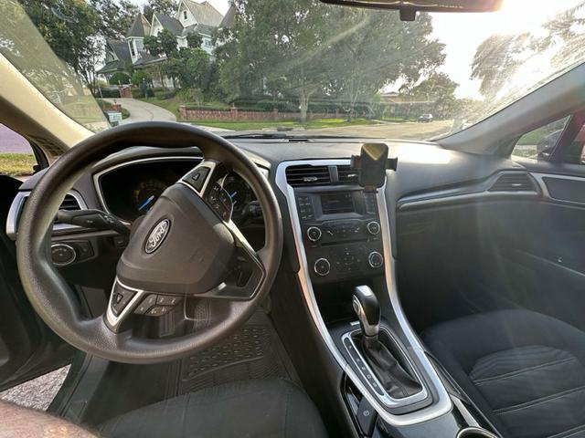 2016 ford fusion se