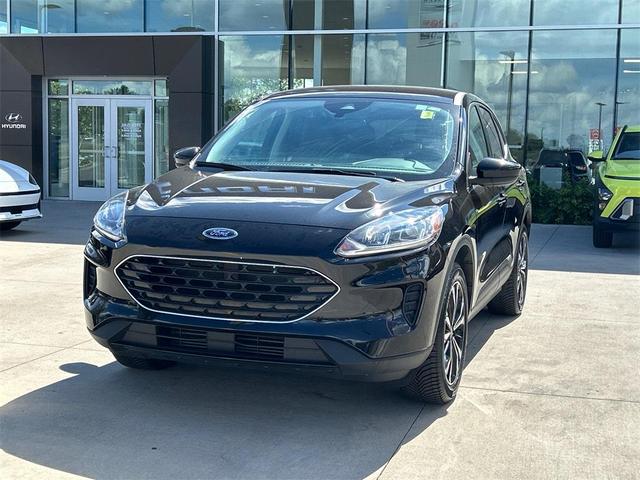 2022 ford escape se