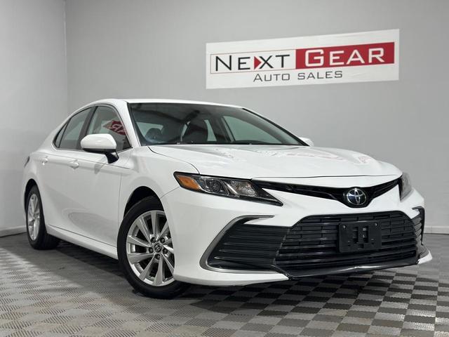 2023 toyota camry le