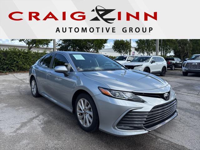 2022 toyota camry le