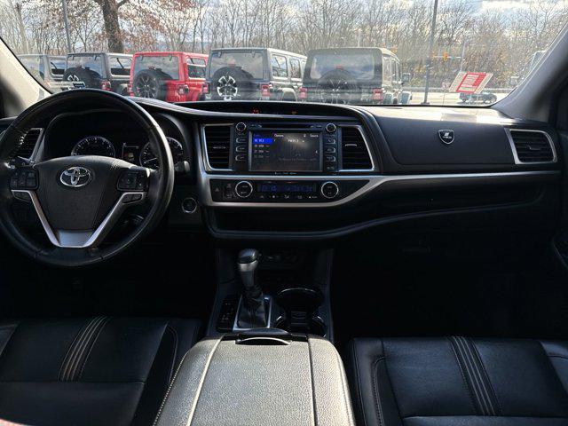 2019 toyota highlander se