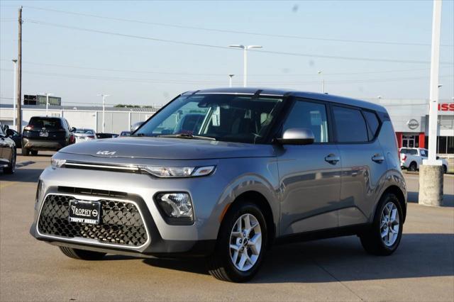 2022 kia soul lx