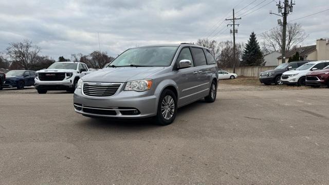 2015 chrysler town & country touring-l