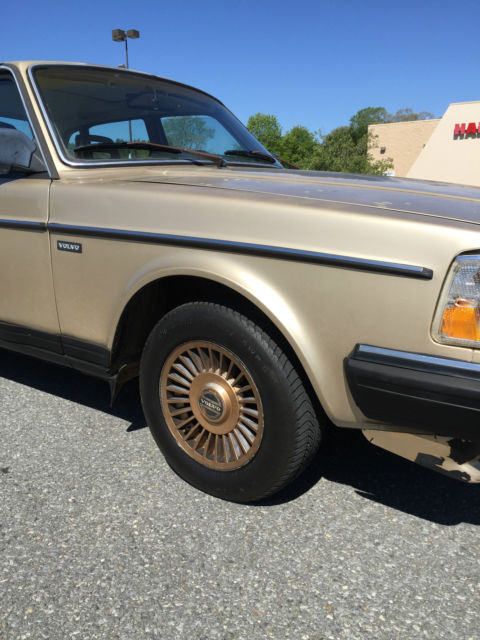 1987 volvo 240 gl rare - good condition no reserve