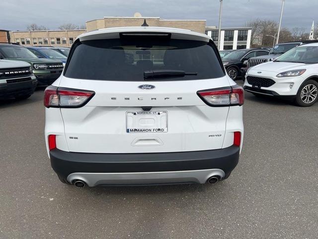 2022 ford escape se