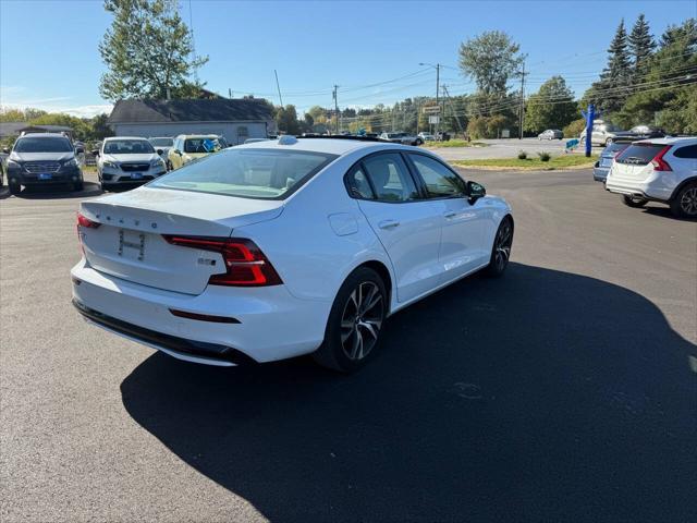 2023 volvo s60 b5 core dark theme