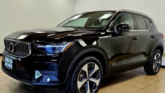 2025 Volvo XC40
