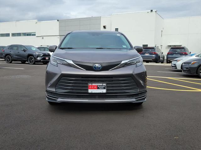 2022 toyota sienna le
