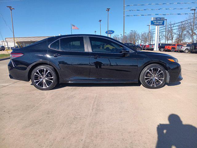 2019 toyota camry se