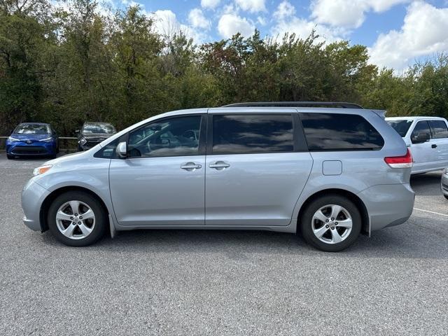 2013 toyota sienna le