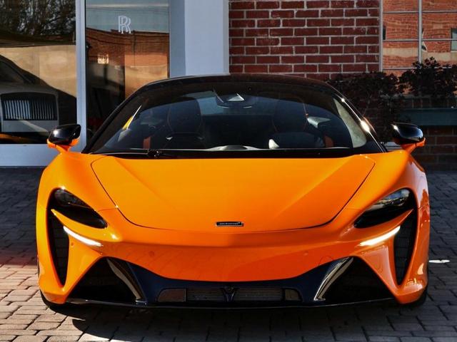 2023 mclaren artura performance